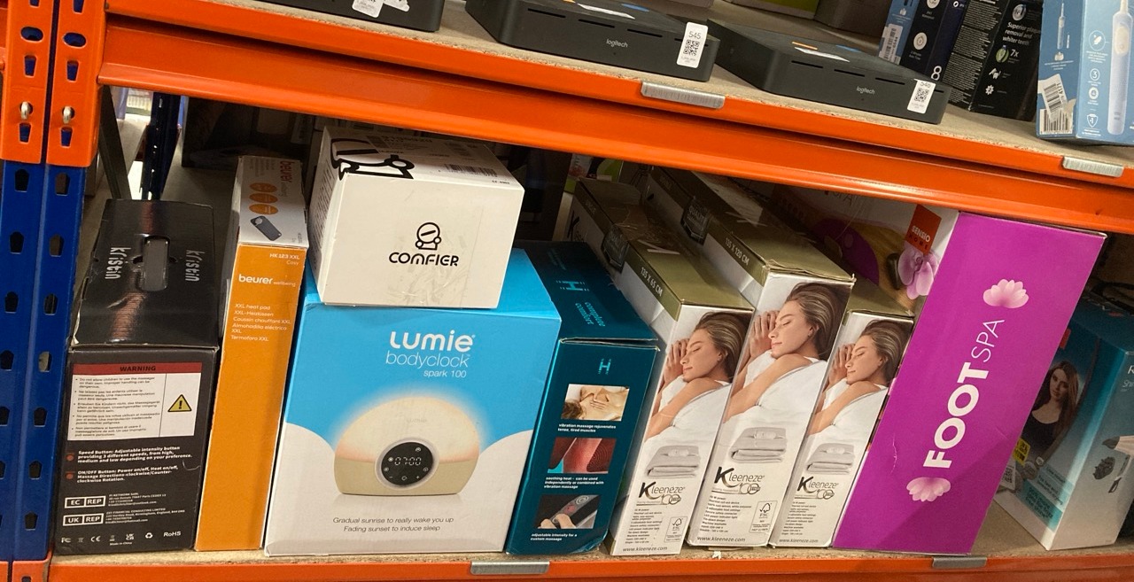 Lot 551  
            Edinburgh SR33 - Delivery Only 

                
QUANTITY OF HEALTH & BEAUTY ITEMS TO INCLUDE KLEENEZE HEATED UNDERBLANKET – ELECT...