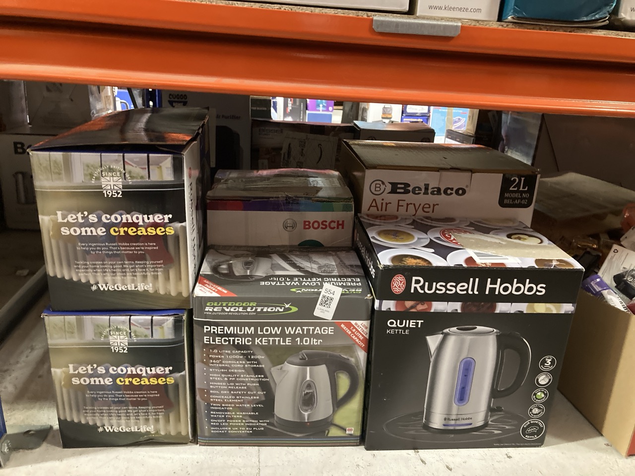 Lot 554  
            Edinburgh SR33 - Delivery Only 

                
QUANTITY OF KITCHEN & APPLIANCES ITEMS TO INCLUDE RUSSELL HOBBS ELECTRIC KETTLE (...