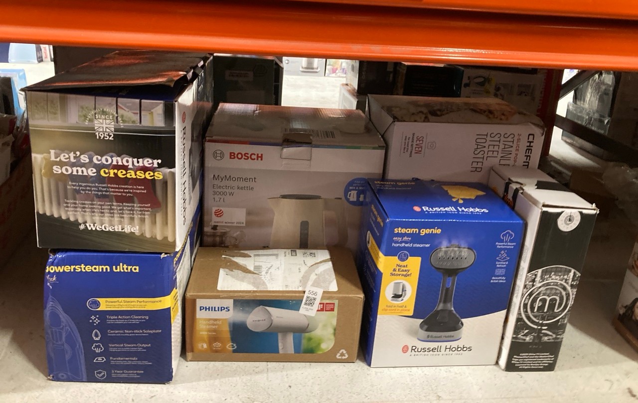 Lot 556  
            Edinburgh SR33 - Delivery Only 

                
QUANTITY OF KITCHEN & APPLIANCES ITEMS TO INCLUDE RUSSELL HOBBS HANDHELD CLOTHES ...