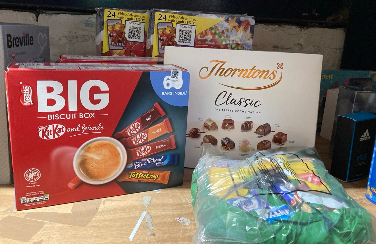 Lot 55  
            Edinburgh SR33 - Delivery Only 

                
QUANTITY OF FOOD & DRINK ITEMS TO INCLUDE NESTLÉ KITKAT AND FRIENDS BIG BISCUIT B...