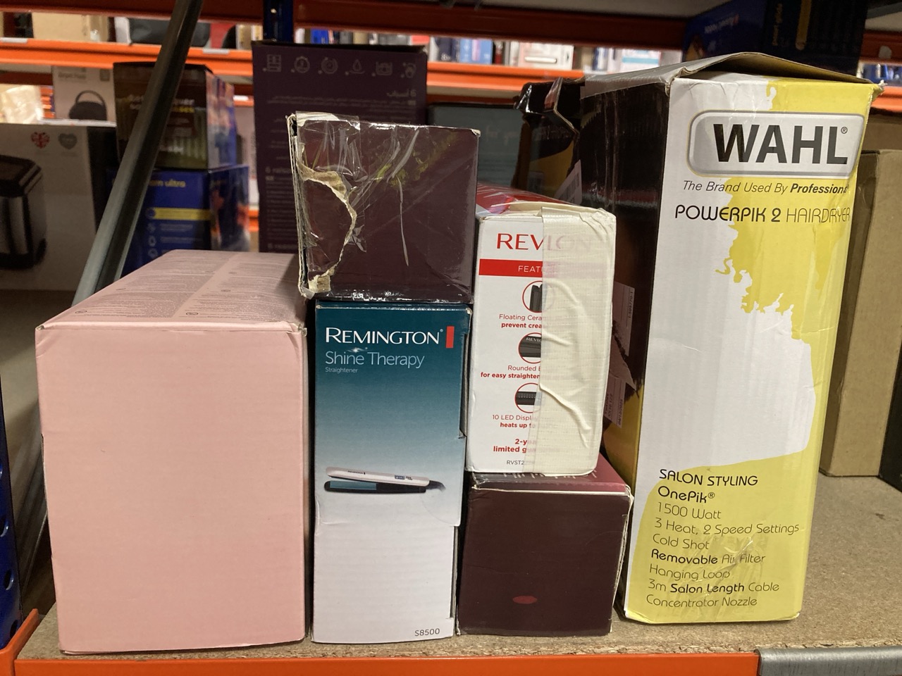 Lot 563  
            Edinburgh SR33 - Delivery Only 

                
QUANTITY OF HEALTH & BEAUTY ITEMS TO INCLUDE REVLON SMOOTHSTAY COCONUT OIL-INFUSE...