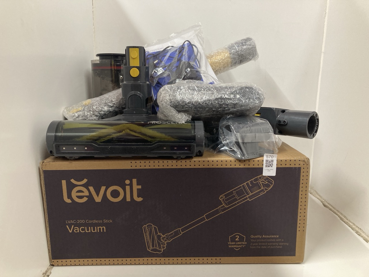 Lot 570  
            Edinburgh SR33 - Delivery Only 

                
QUANTITY OF HOOVER PARTS TO INCLUDE LEVOIT CORDLESS VACUUM CLEANER WITH ANTI HAIR...