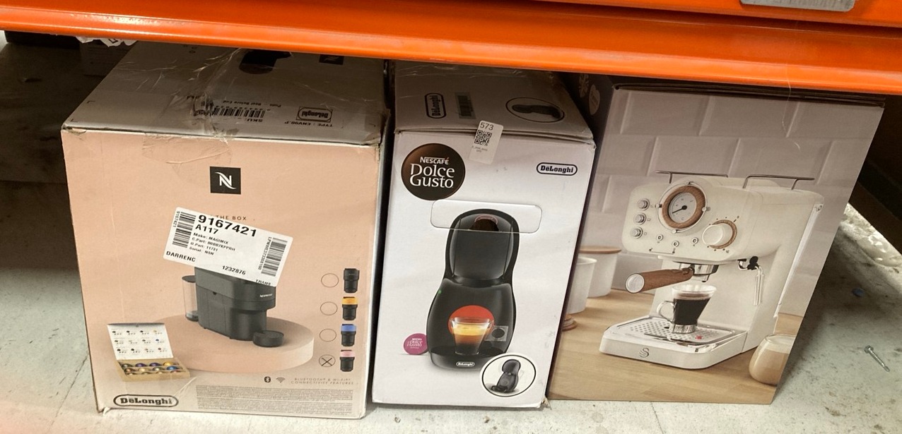 Lot 573  
            Edinburgh SR33 - Delivery Only 

                
QUANTITY OF KITCHEN & APPLIANCES ITEMS TO INCLUDE NESPRESSO VERTUO POP COFFEE MAC...