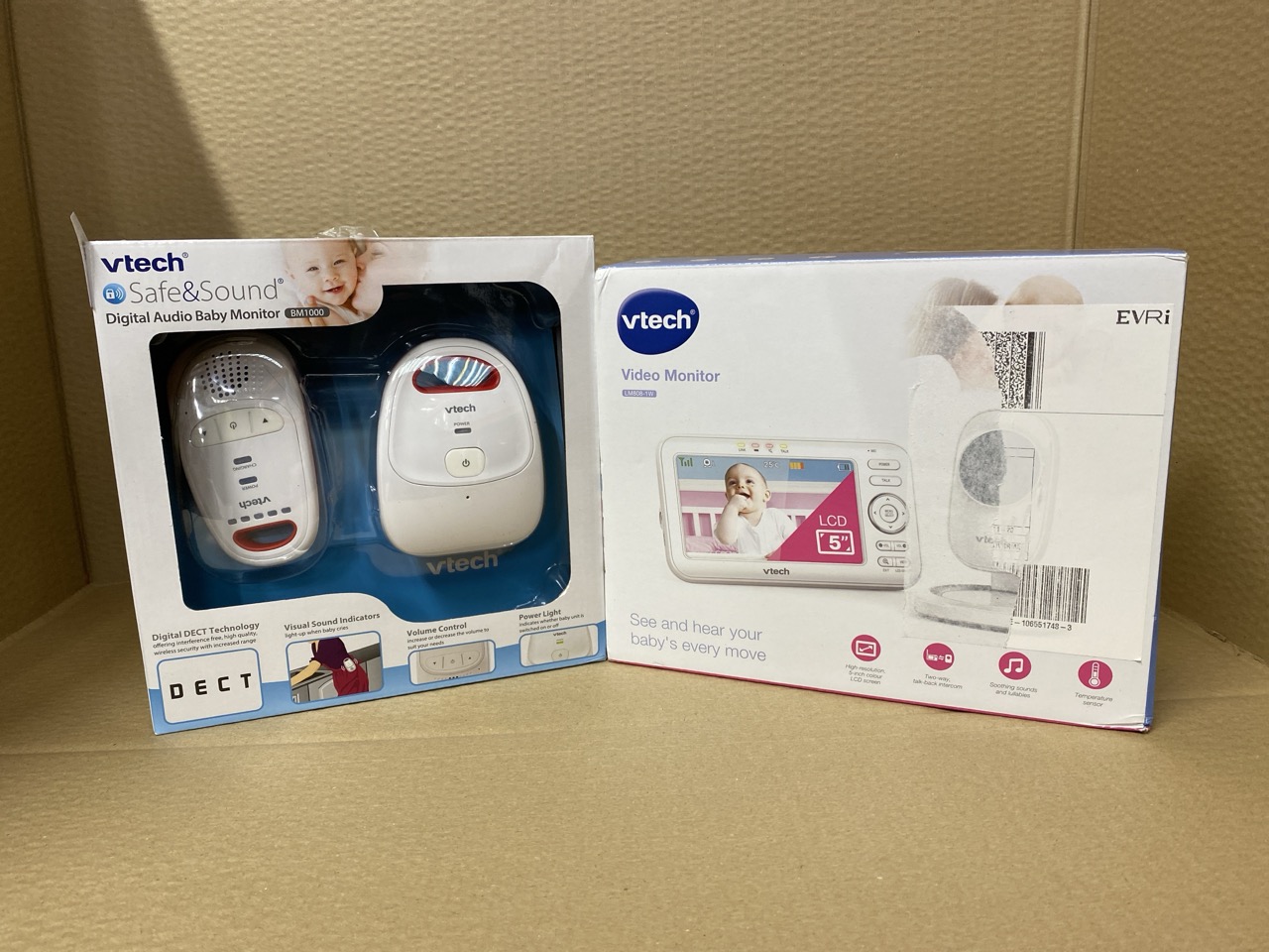 Lot 581  
            Edinburgh SR33 - Delivery Only 

                
VTECH BM1000 DIGITAL AUDIO BABY MONITOR, PARENT UNIT BABY MONITOR + VTECH LM808-1...