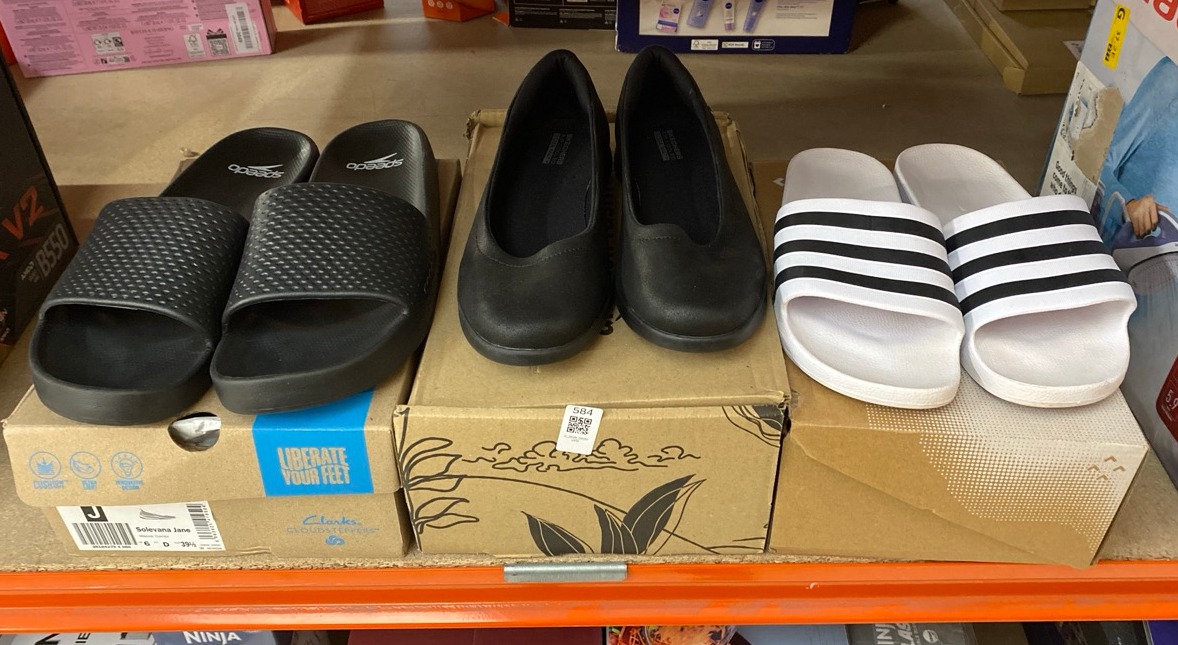 Lot 584  
            Edinburgh SR33 - Delivery Only 

                
QUANTITY OF ADULT FOOTWEAR TO INCLUDE CLARKS WOMEN'S SOLEVANA JANE, MAUVE COMBI, ...