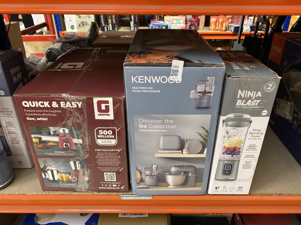 Lot 588  
            Edinburgh SR33 - Delivery Only 

                
QUANTITY OF KITCHEN & APPLIANCES ITEMS TO INCLUDE NINJA BLAST PORTABLE BLENDER, 5...