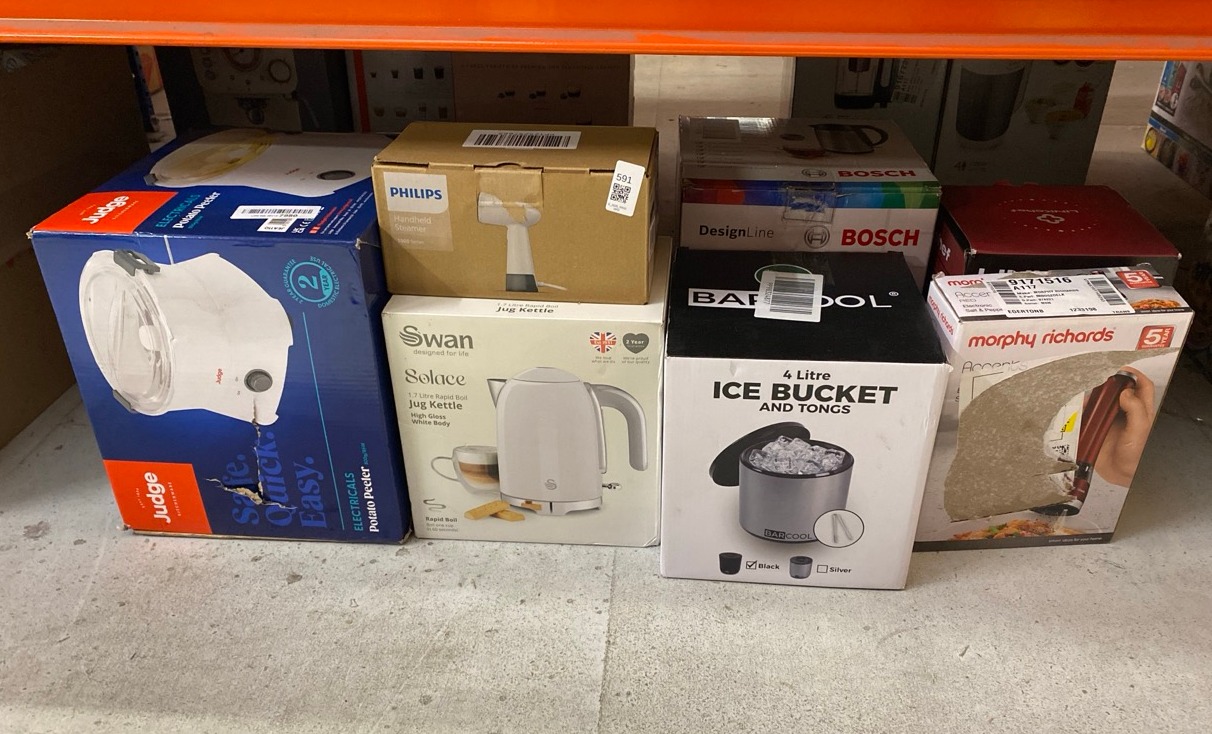 Lot 591  
            Edinburgh SR33 - Delivery Only 

                
QUANTITY OF KITCHEN & APPLIANCES ITEMS TO INCLUDE MORPHY RICHARDS 974221 ACCENTS ...