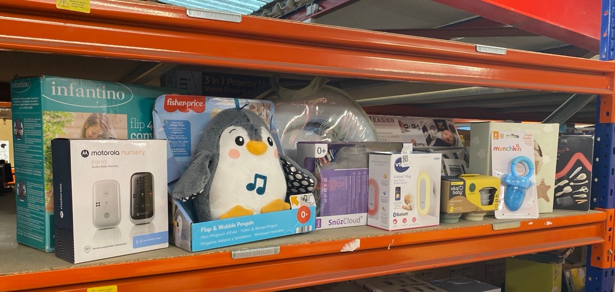 Lot 594  
            Edinburgh SR33 - Delivery Only 

                
QUANTITY OF BABY & TODDLER ITEMS TO INCLUDE VTECH BC8113 BABY SLEEP SOOTHER,NOISE...