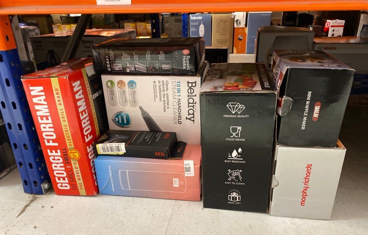 Lot 601  
            Edinburgh SR33 - Delivery Only 

                
QUANTITY OF KITCHEN & APPLIANCES ITEMS TO INCLUDE SNAILAR MINI WAFFLE MAKER, 550W...