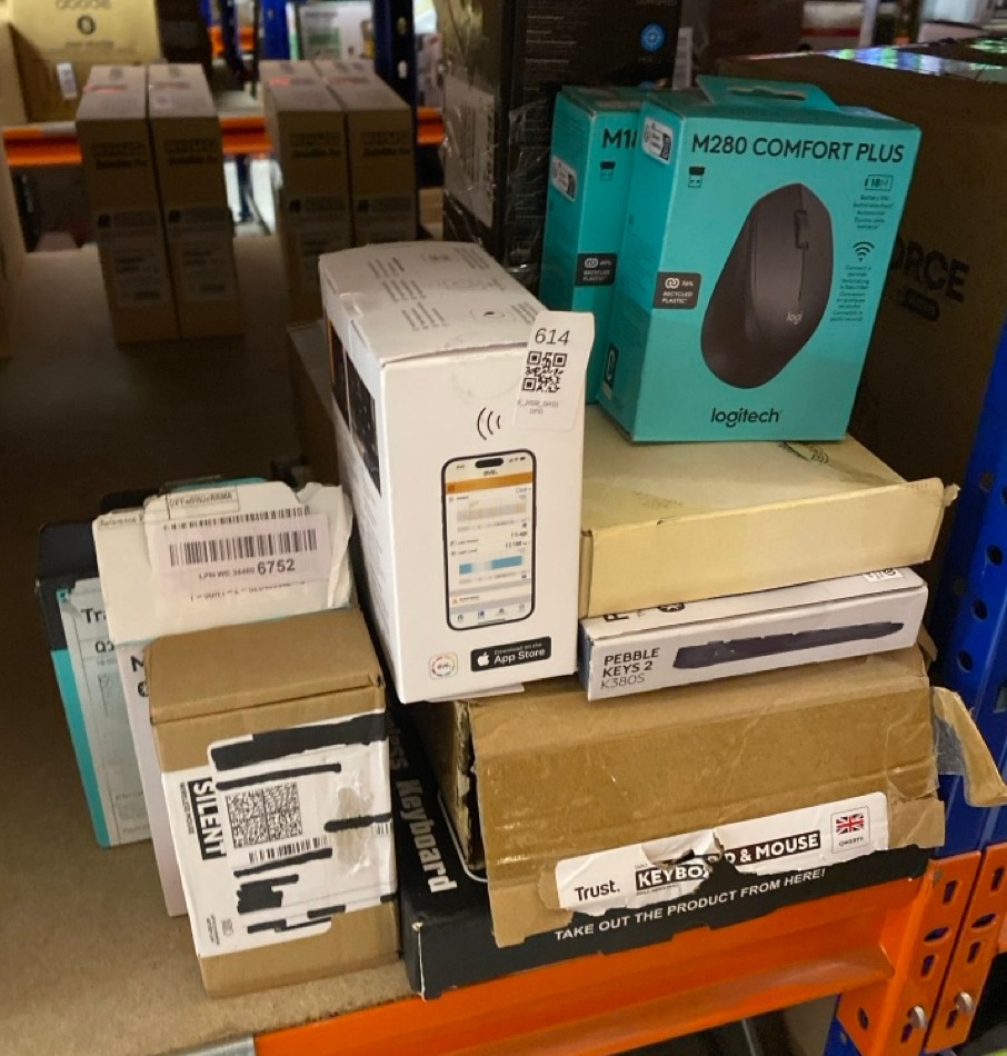 Lot 614  
            Edinburgh SR33 - Delivery Only 

                
QUANTITY OF TECH & GAMING ITEMS TO INCLUDE EVE MOTION (MATTER) – SMART INDOOR AND...