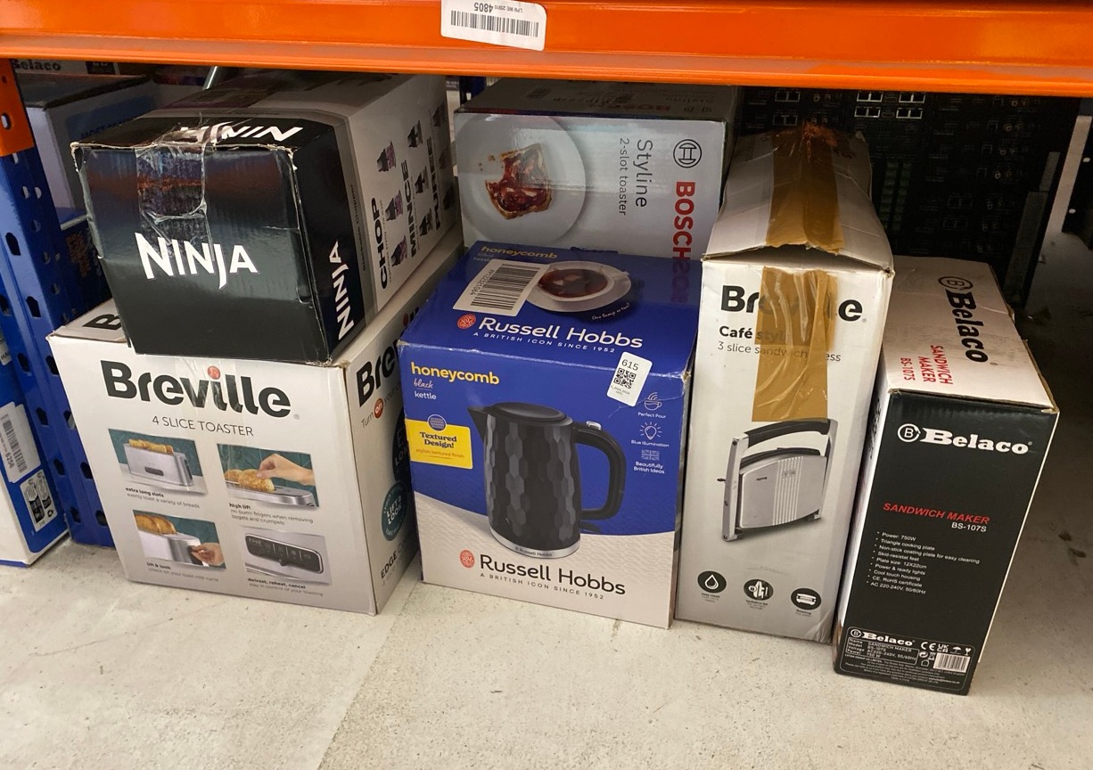 Lot 615  
            Edinburgh SR33 - Delivery Only 

                
QUANTITY OF KITCHEN & APPLIANCES ITEMS TO INCLUDE BELACO SANDWICH MAKER 2 SLICE S...