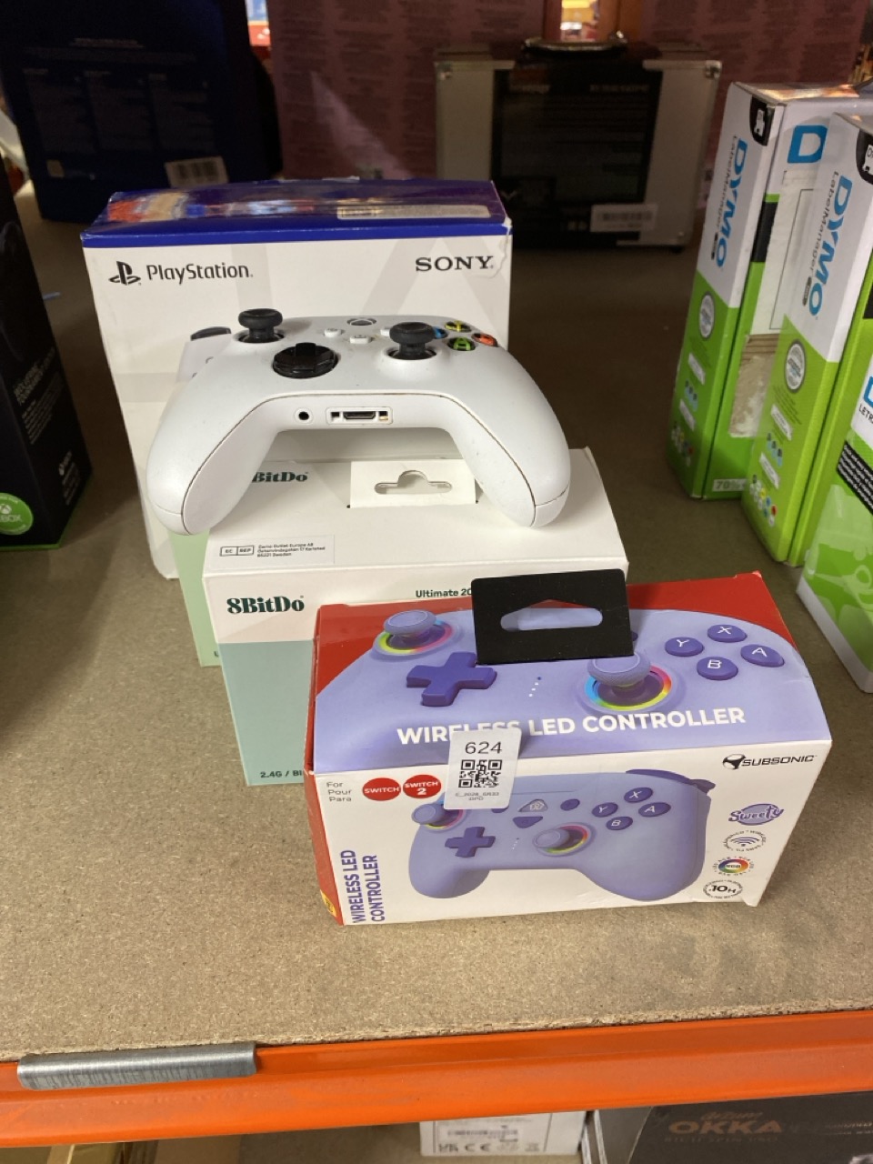 Lot 624  
            Edinburgh SR33 - Delivery Only 

                
QUANTITY OF TECH & GAMING ITEMS TO INCLUDE SONY PLAYSTATION DUALSENSE WIRELESS CO...