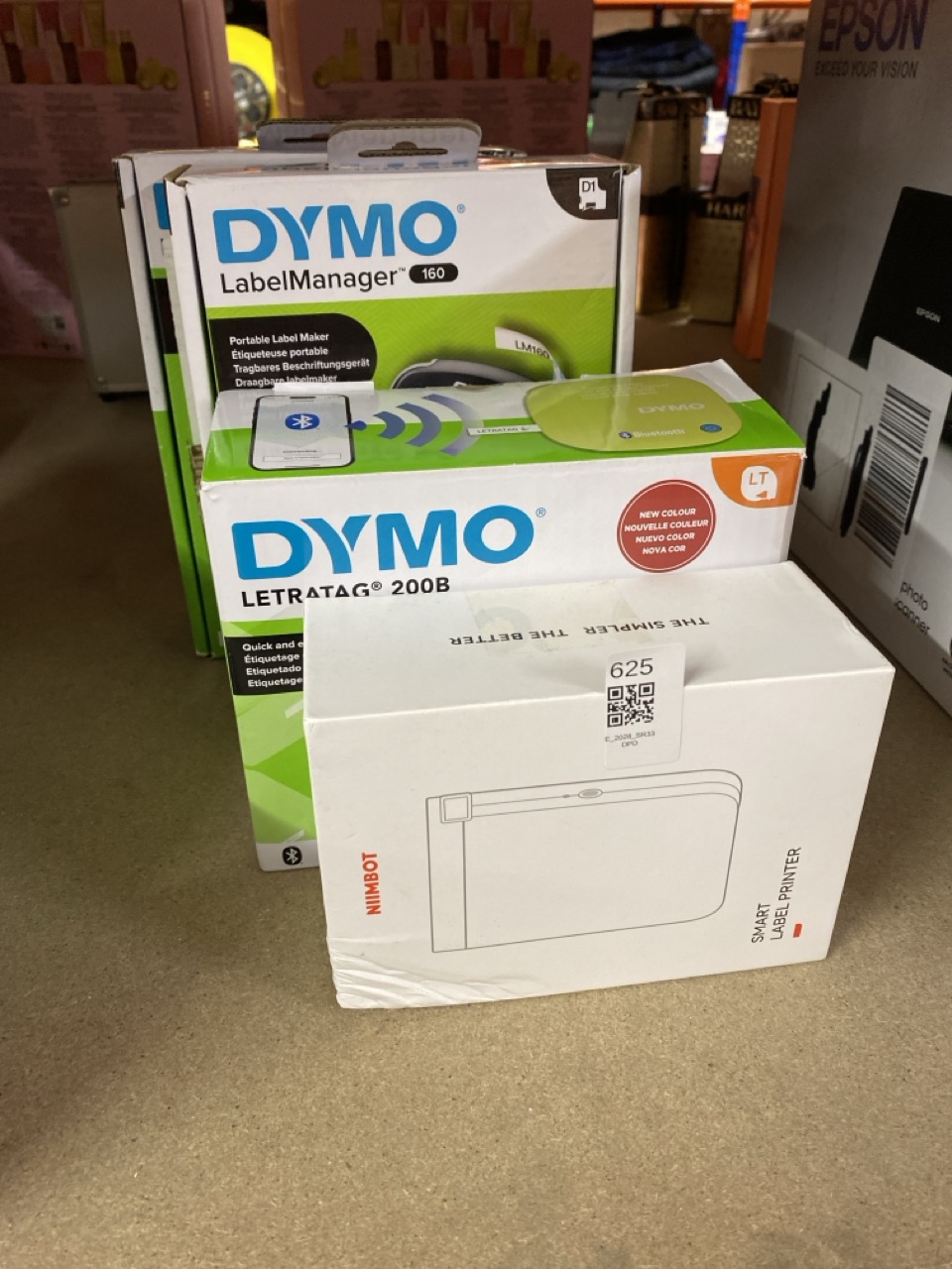 Lot 625  
            Edinburgh SR33 - Delivery Only 

                
QUANTITY OF TECH & GAMING ITEMS TO INCLUDE DYMO LETRATAG 200B BLUETOOTH LABEL MAK...