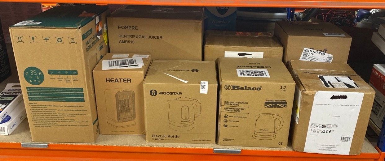 Lot 628  
            Edinburgh SR33 - Delivery Only 

                
QUANTITY OF KITCHEN & APPLIANCES ITEMS TO INCLUDE BELACO ELECTRIC KETTLE STAINLES...