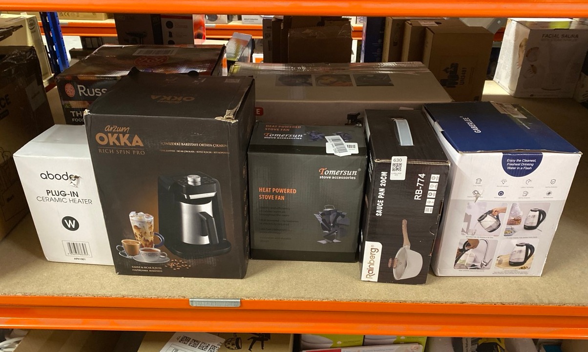 Lot 630  
            Edinburgh SR33 - Delivery Only 

                
QUANTITY OF KITCHEN & APPLIANCES ITEMS TO INCLUDE ABODE 500W COMPACT PORTABLE WHI...