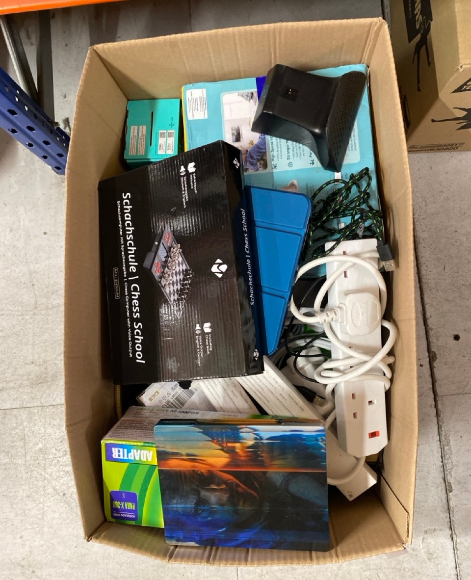 Lot 633  
            Edinburgh SR33 - Delivery Only 

                
QUANTITY OF TECH AND GAMING ITEMS TO INCLUDE BLACK OPS 7 STEELBOOK CASE : LOCATIO...