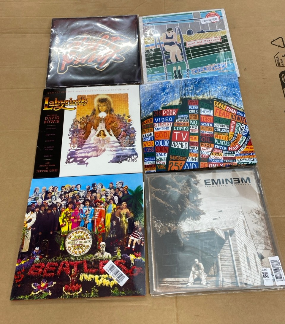 Lot 640  
            Edinburgh SR33 - Delivery Only 

                
QUANTITY OF VINYL ITEMS TO INCLUDE LABYRINTH [VINYL]: LOCATION - G RACK