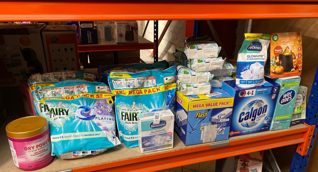 Lot 646  
            Edinburgh SR33 - Delivery Only 

                
QUANTITY OF KITCHEN & APPLIANCES ITEMS TO INCLUDE AIR WICK PUMPKIN SPICE & EVERYT...