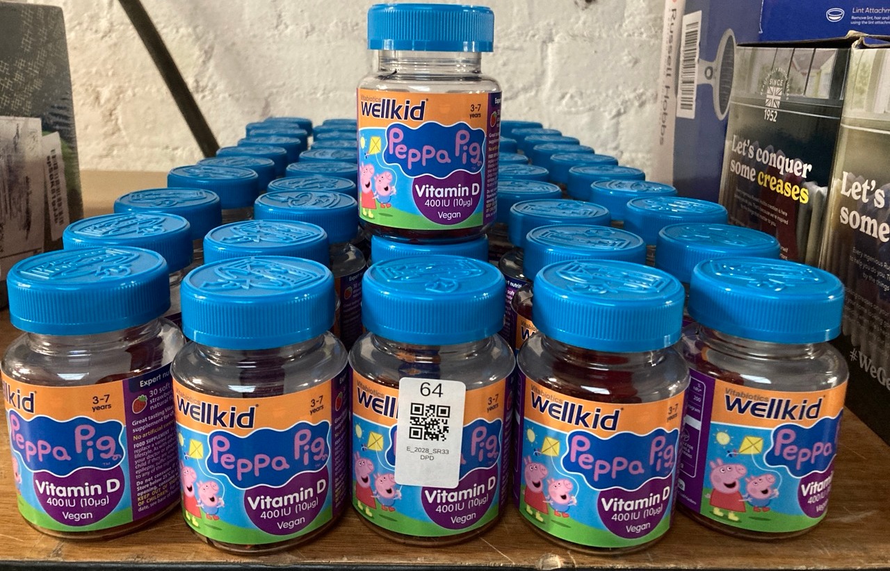Lot 64  
            Edinburgh SR33 - Delivery Only 

                
QUANTITY OF WELLKID VITABIOTICS PEPPA PIG VITAMIN D SOFT JELLIES, GUMMY, 30 PACK:...