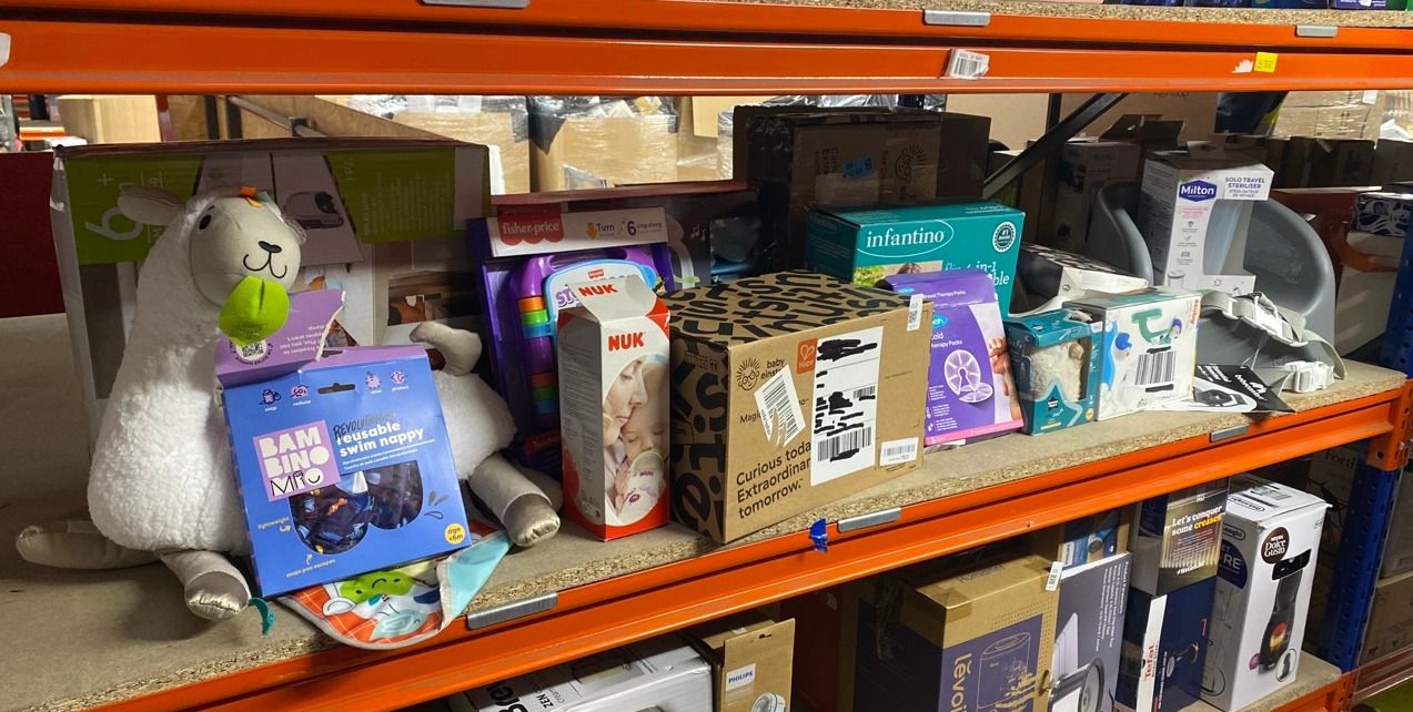 Lot 653  
            Edinburgh SR33 - Delivery Only 

                
QUANTITY OF BABY & TODDLER ITEMS TO INCLUDE TOMMEE TIPPEE MINI OLLIE OWL, TRAVEL ...