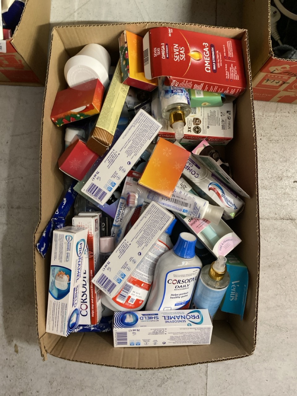 Lot 658  
            Edinburgh SR33 - Delivery Only 

                
QUANTITY OF HEALTH AND BEAUTY ITEMS TO INCLUDE TISSERAND OILS : LOCATION - H RACK