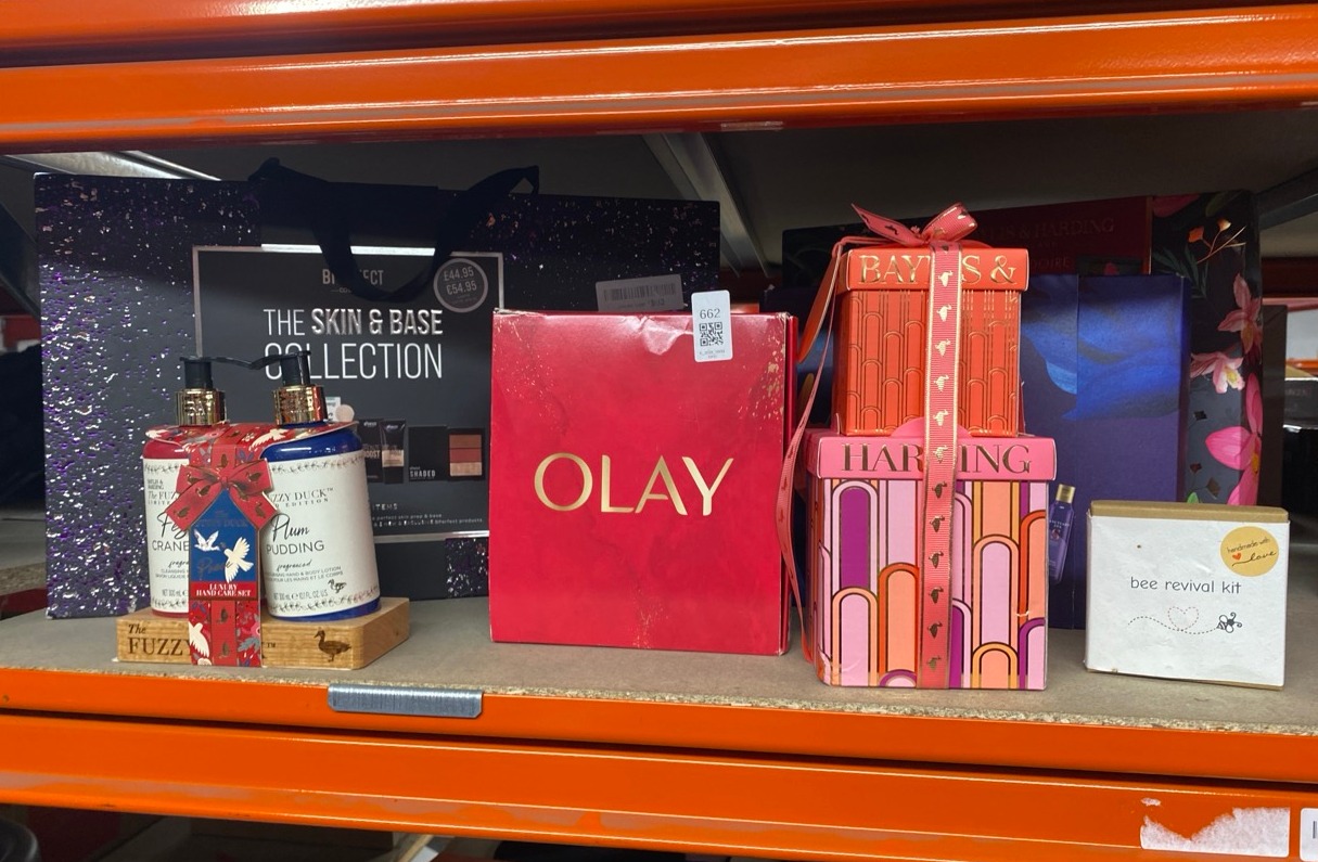 Lot 662  
            Edinburgh SR33 - Delivery Only 

                
QUANTITY OF HEALTH & BEAUTY ITEMS TO INCLUDE BAYLIS & HARDING THE FUZZY DUCK COCK...