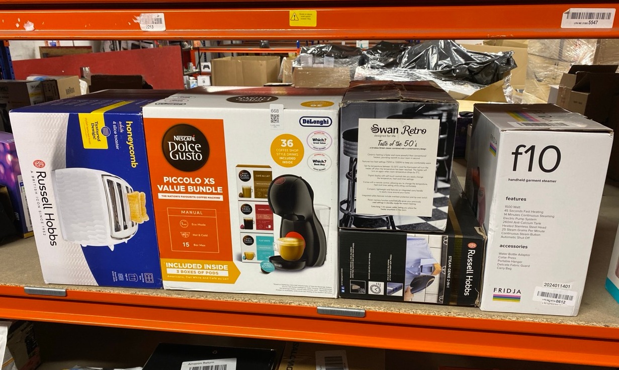 Lot 668  
            Edinburgh SR33 - Delivery Only 

                
QUANTITY OF KITCHEN & APPLIANCES ITEMS TO INCLUDE SWAN SH27032 PORTABLE RETRO CER...