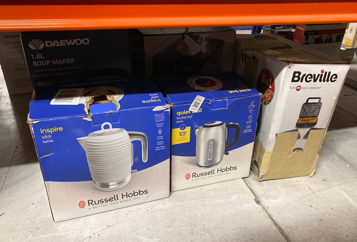 Lot 676  
            Edinburgh SR33 - Delivery Only 

                
QUANTITY OF KITCHEN & APPLIANCES ITEMS TO INCLUDE RUSSELL HOBBS INSPIRE ELECTRIC ...