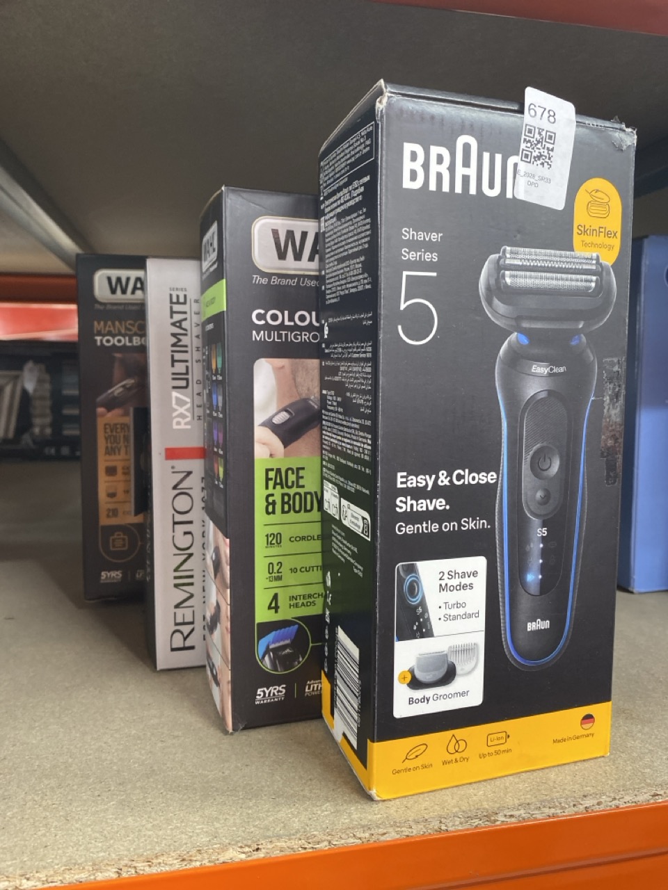 Lot 678  
            Edinburgh SR33 - Delivery Only 

                
QUANTITY OF HEALTH & BEAUTY ITEMS TO INCLUDE BRAUN SERIES 5 ELECTRIC SHAVER, WET ...