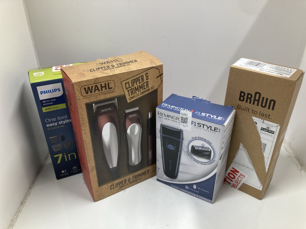 Lot 680  
            Edinburgh SR33 - Delivery Only 

                
QUANTITY OF HEALTH & BEAUTY ITEMS TO INCLUDE BRAUN BEARD TRIMMER MEN SERIES 5, ME...