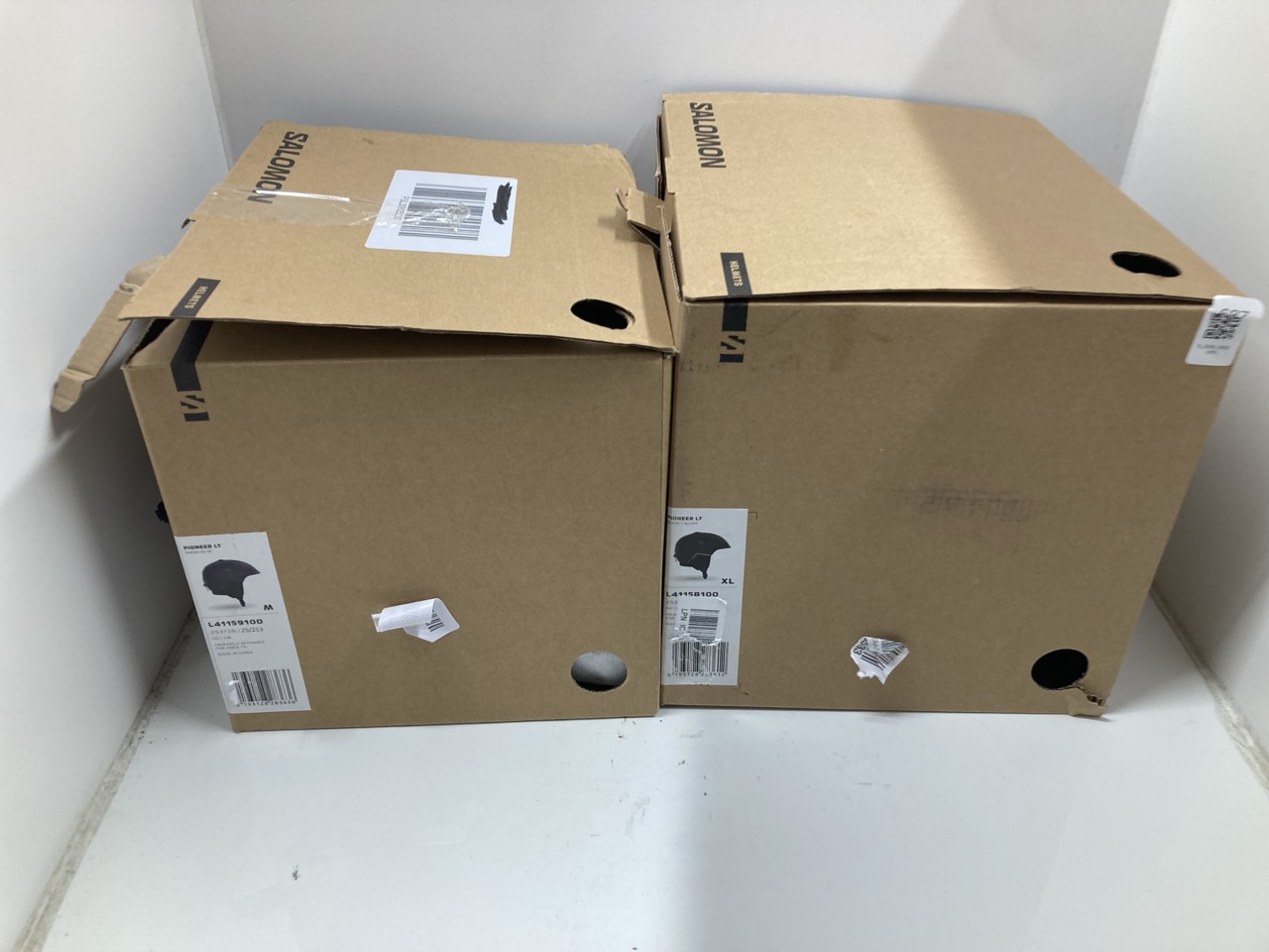 Lot 687  
            Edinburgh SR33 - Delivery Only 

                
SALOMON PIONEER LT HELMET MEN'S SKI SNOWBOARD SIZE XL + SALOMON PIONEER LT HELMET...