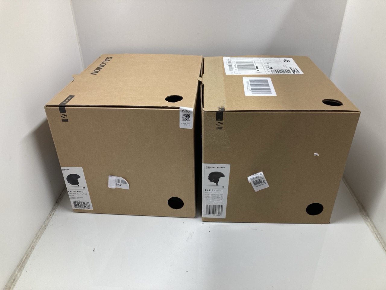 Lot 688  
            Edinburgh SR33 - Delivery Only 

                
SALOMON PIONEER LT HELMET MEN'S SKI SNOWBOARD + SALOMON MEN'S SKI AND SNOWBOARD H...