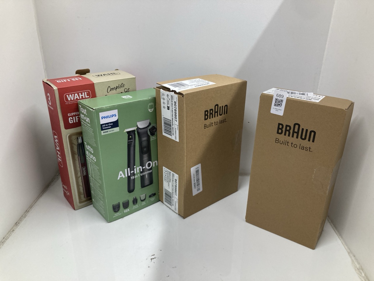 Lot 689  
            Edinburgh SR33 - Delivery Only 

                
QUANTITY OF HEALTH & BEAUTY ITEMS TO INCLUDE BRAUN 8-IN-1 ALL-IN-ONE BEARD TRIMME...