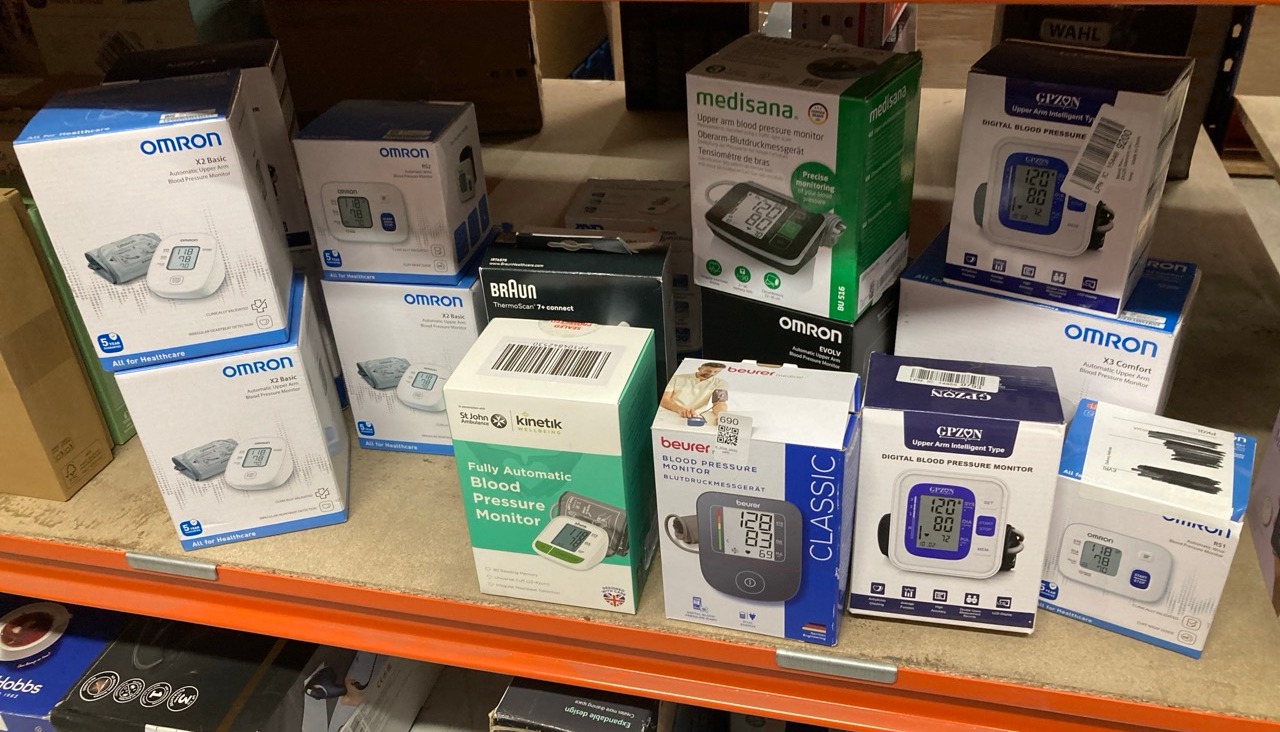 Lot 690  
            Edinburgh SR33 - Delivery Only 

                
QUANTITY OF HEALTH & BEAUTY ITEMS TO INCLUDE OMRON RS1 AUTOMATIC WRIST BLOOD PRES...