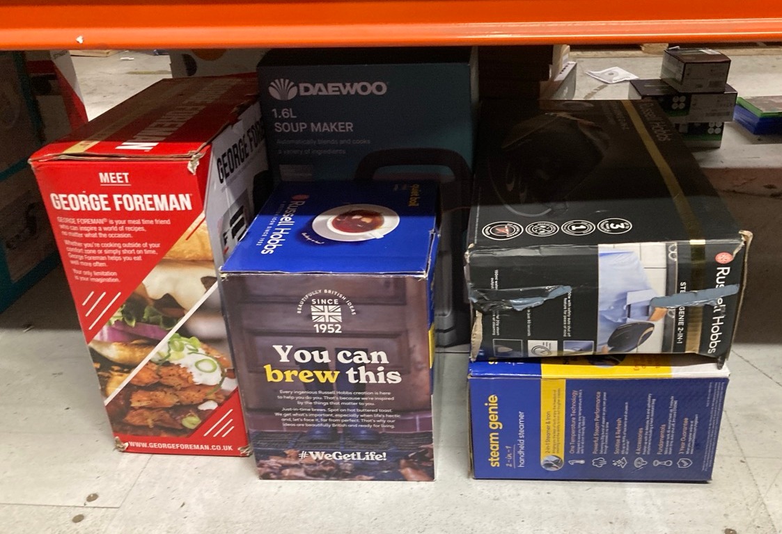 Lot 693  
            Edinburgh SR33 - Delivery Only 

                
QUANTITY OF KITCHEN & APPLIANCES ITEMS TO INCLUDE RUSSELL HOBBS BLACK STAINLESS S...