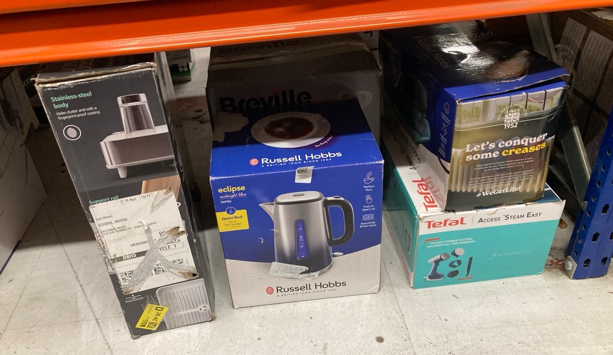 Lot 694  
            Edinburgh SR33 - Delivery Only 

                
QUANTITY OF KITCHEN & APPLIANCES ITEMS TO INCLUDE RUSSELL HOBBS ECLIPSE STAINLESS...