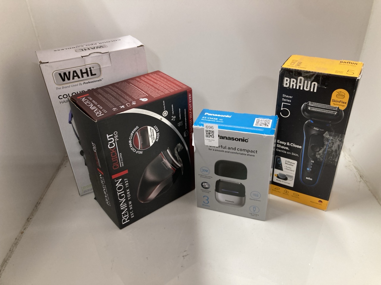 Lot 696  
            Edinburgh SR33 - Delivery Only 

                
QUANTITY OF HEALTH & BEAUTY ITEMS TO INCLUDE PANASONIC ES-CM3BKS511 SERIES 700 3-...