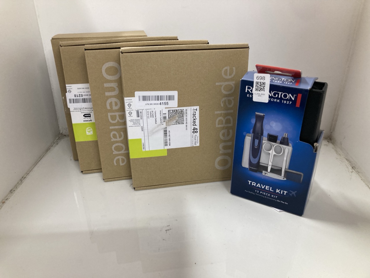 Lot 698  
            Edinburgh SR33 - Delivery Only 

                
QUANTITY OF HEALTH & BEAUTY ITEMS TO INCLUDE REMINGTON HYGIENE TRAVEL WITH CASE (...