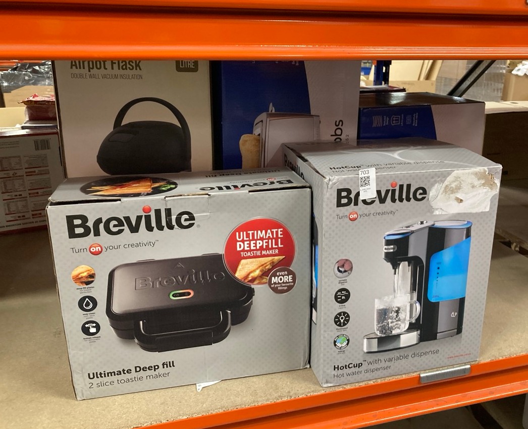 Lot 703  
            Edinburgh SR33 - Delivery Only 

                
QUANTITY OF KITCHEN & APPLIANCES ITEMS TO INCLUDE BREVILLE ULTIMATE DEEP FILL TOA...