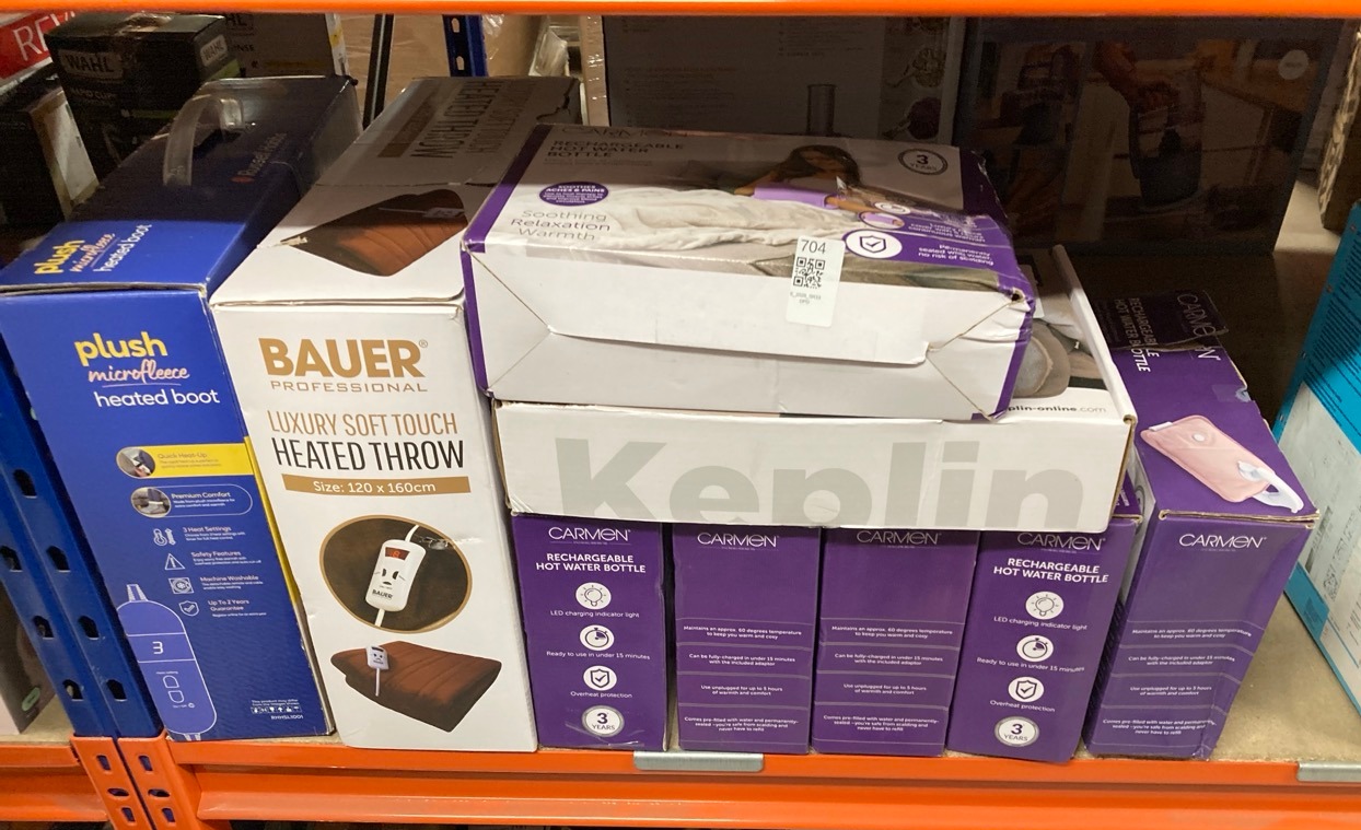 Lot 704  
            Edinburgh SR33 - Delivery Only 

                
QUANTITY OF HEALTH & BEAUTY ITEMS TO INCLUDE RUSSELL HOBBS ELECTRIC FOOT WARMER F...
