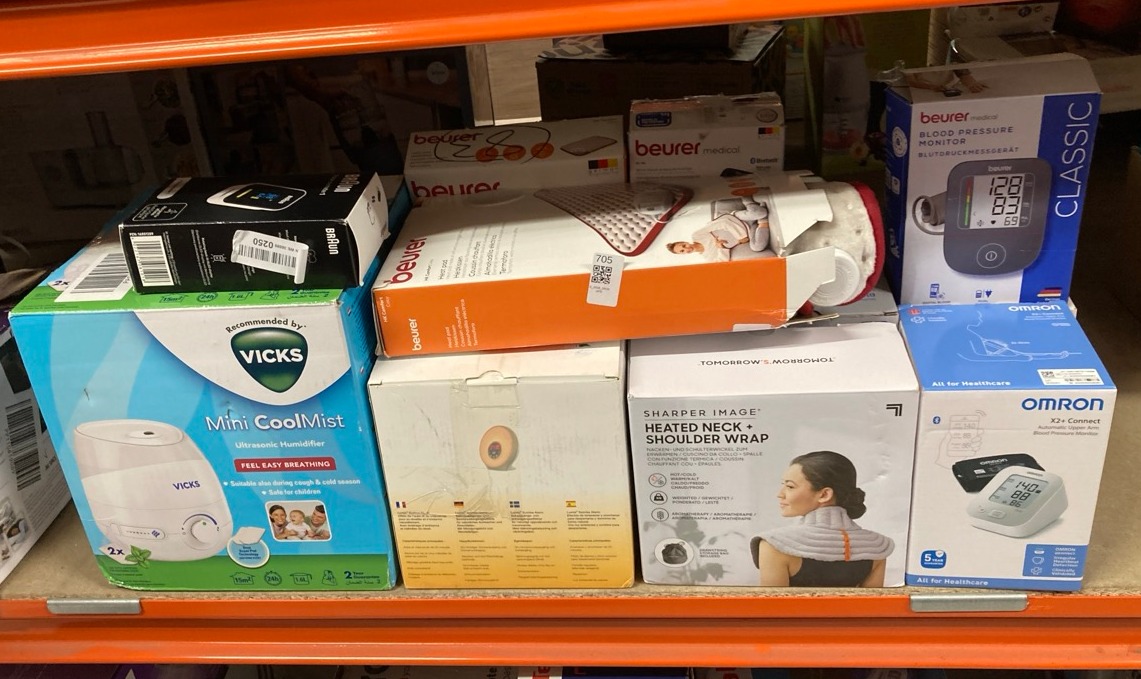 Lot 705  
            Edinburgh SR33 - Delivery Only 

                
QUANTITY OF HEALTH & BEAUTY ITEMS TO INCLUDE BRAUN PULSE OXIMETER 1 - ACCURATE BL...