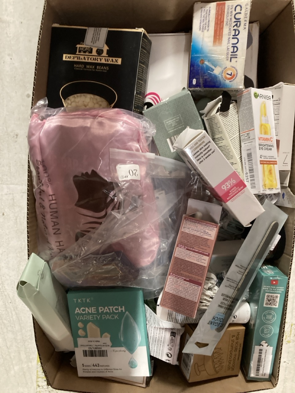 Lot 70  
            Edinburgh SR33 - Delivery Only 

                
QUANTITY OF HEALTH & BEAUTY ITEMS TO INCLUDE NIVEA CELLULAR EXPERT BAKUCHIOL LIFT...