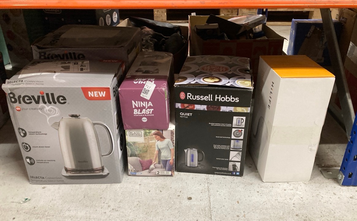 Lot 717  
            Edinburgh SR33 - Delivery Only 

                
QUANTITY OF HEALTH & BEAUTY ITEMS TO INCLUDE RUSSELL HOBBS ELECTRIC KETTLE (FOR H...