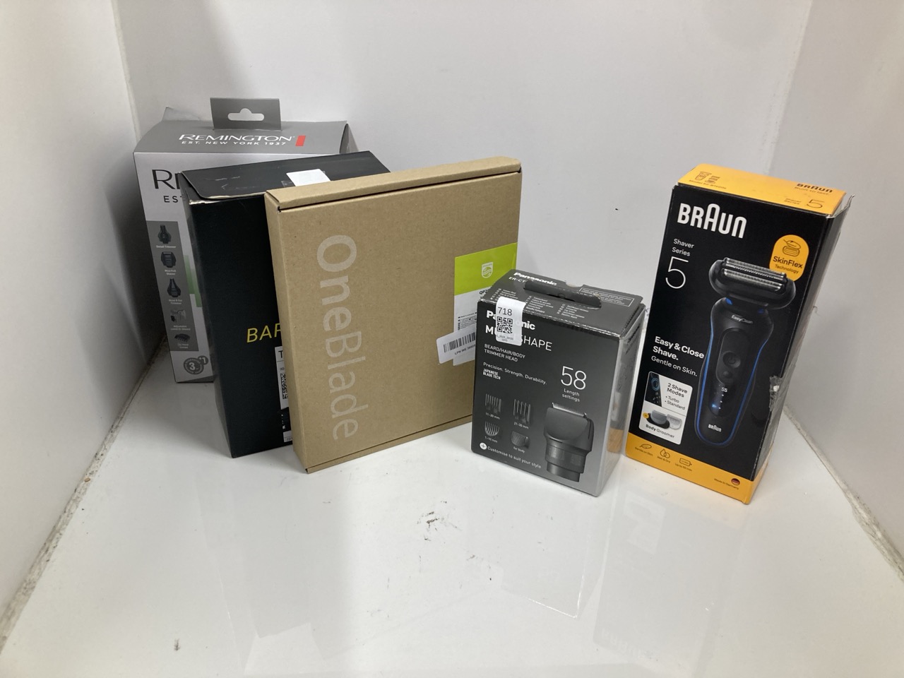 Lot 718  
            Edinburgh SR33 - Delivery Only 

                
QUANTITY OF HEALTH & BEAUTY ITEMS TO INCLUDE BRAUN SERIES 5 ELECTRIC SHAVER, WET ...