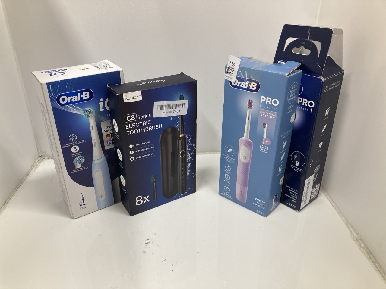 Lot 719  
            Edinburgh SR33 - Delivery Only 

                
QUANTITY OF HEALTH & BEAUTY ITEMS TO INCLUDE ORAL-B VITALITY PRO ELECTRIC TOOTHBR...