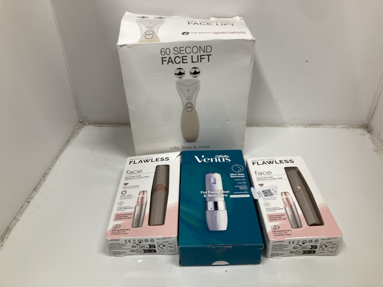 Lot 720  
            Edinburgh SR33 - Delivery Only 

                
QUANTITY OF HEALTH & BEAUTY ITEMS TO INCLUDE FINISHING TOUCH FLAWLESS NEXT GENERA...