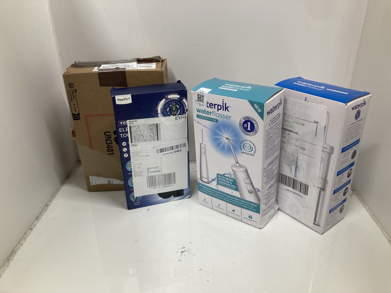 Lot 721  
            Edinburgh SR33 - Delivery Only 

                
QUANTITY OF HEALTH & BEAUTY ITEMS TO INCLUDE WATERPIK PULSE WATER FLOSSER CORDLES...