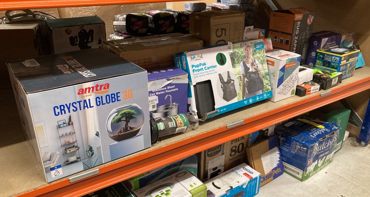 Lot 730  
            Edinburgh SR33 - Delivery Only 

                
QUANTITY OF PET PRODUCTS ITEMS TO INCLUDE FURMINATOR UNDERCOAT DESHEDDING TOOL FO...