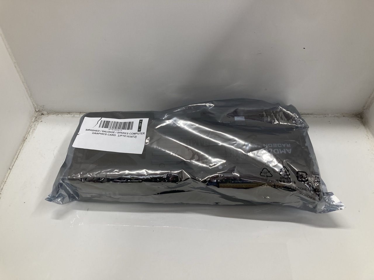 Lot 735  
            Edinburgh SR33 - Delivery Only 

                
COMPUTER GRAPHICS CARD.  [JPTE103872]  SMASHED / SALVAGE / SPARES : LOCATION - I ...