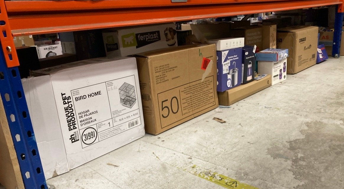 Lot 744  
            Edinburgh SR33 - Delivery Only 

                
QUANTITY OF PET PRODUCTS ITEMS TO INCLUDE HALTI FRONT CONTROL HARNESS, SIZE MEDIU...